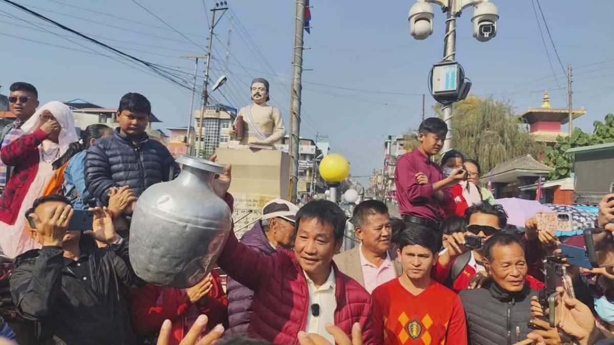 हर्क साम्पाङ काठमाडौं आउँदा समर्थकको र्‍याली