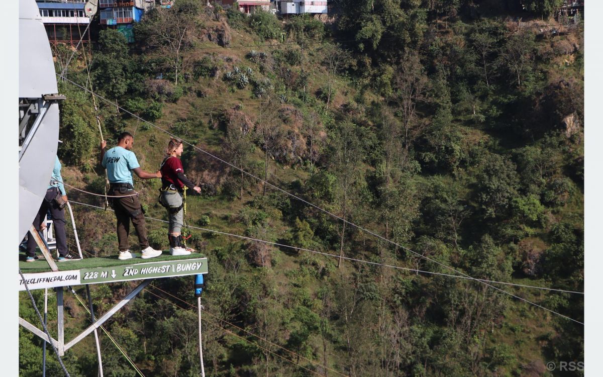 पर्यटक आकर्षणको केन्द्र बन्यो बागलुङको ‘बञ्जीजम्प’