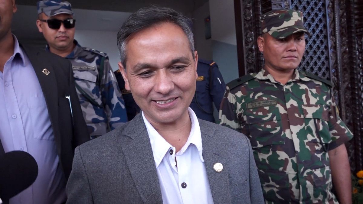 प्रधानमन्त्रीको सचिवालयले भन्यो– कसैको दबाब र प्रभावमा गृहमन्त्री हटाइँदैन